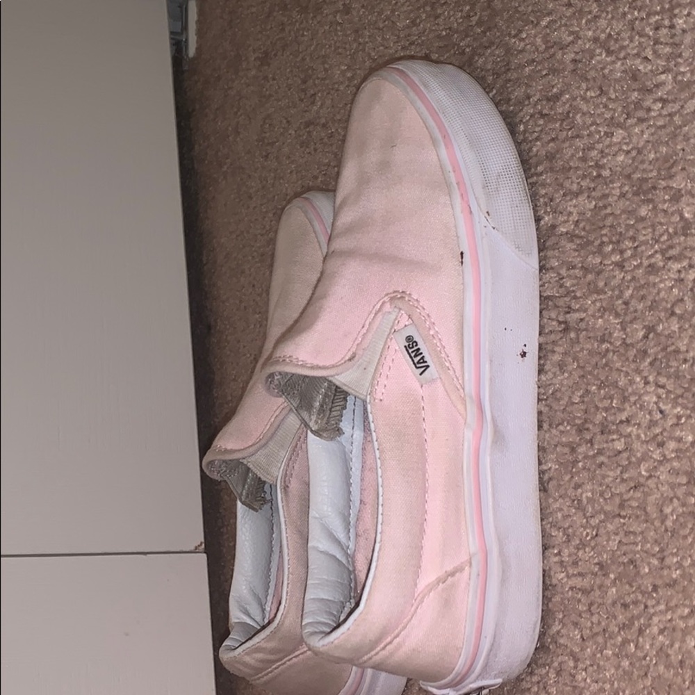 Women’s pink slip on Vans